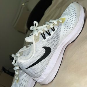 NIKE WINFLO 4 Sneakers